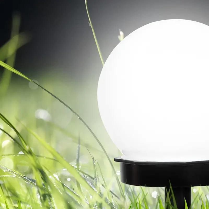 LED-Gartenleuchte mit Solarbetrieb und Kugelform von Lighteme