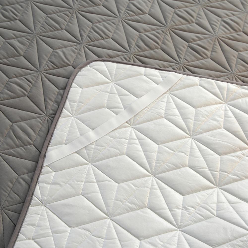 Lighteme Oakbay Waterproof Mattress Cover (4 colors & 3 sizes)