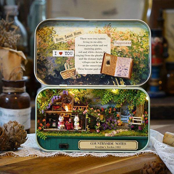 Lighteme DIY Christmas Miniature Dollhouse (3 styles)