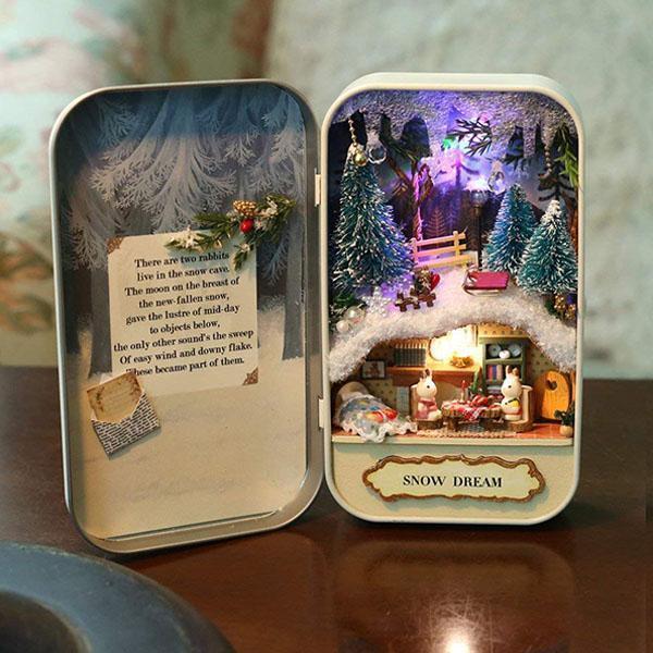 Lighteme DIY Christmas Miniature Dollhouse (3 styles)