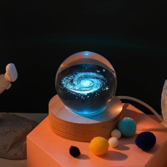 Leuchtender 3D-Kristallglobus von Lighteme – ein Nachtlicht wie kein anderes!