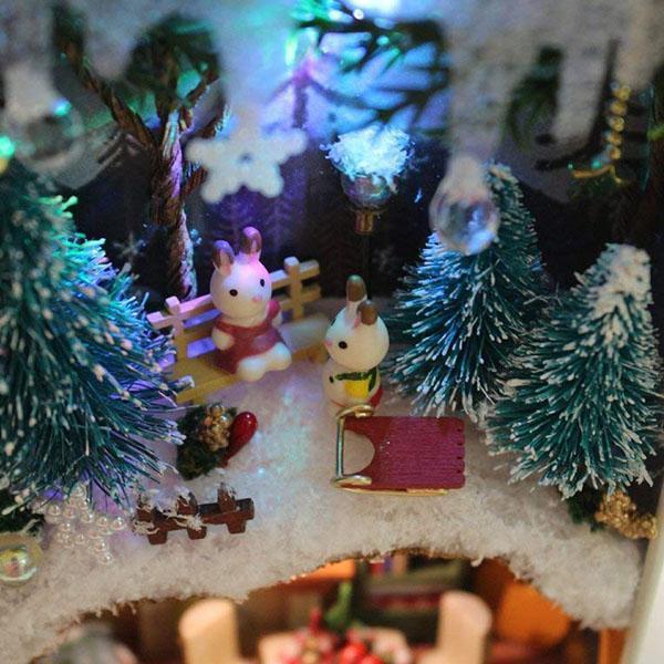 Lighteme DIY Christmas Miniature Dollhouse (3 styles)