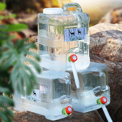 Tragbarer Outdoor-Wasserbehälter mit Wasserhahn von Lighteme