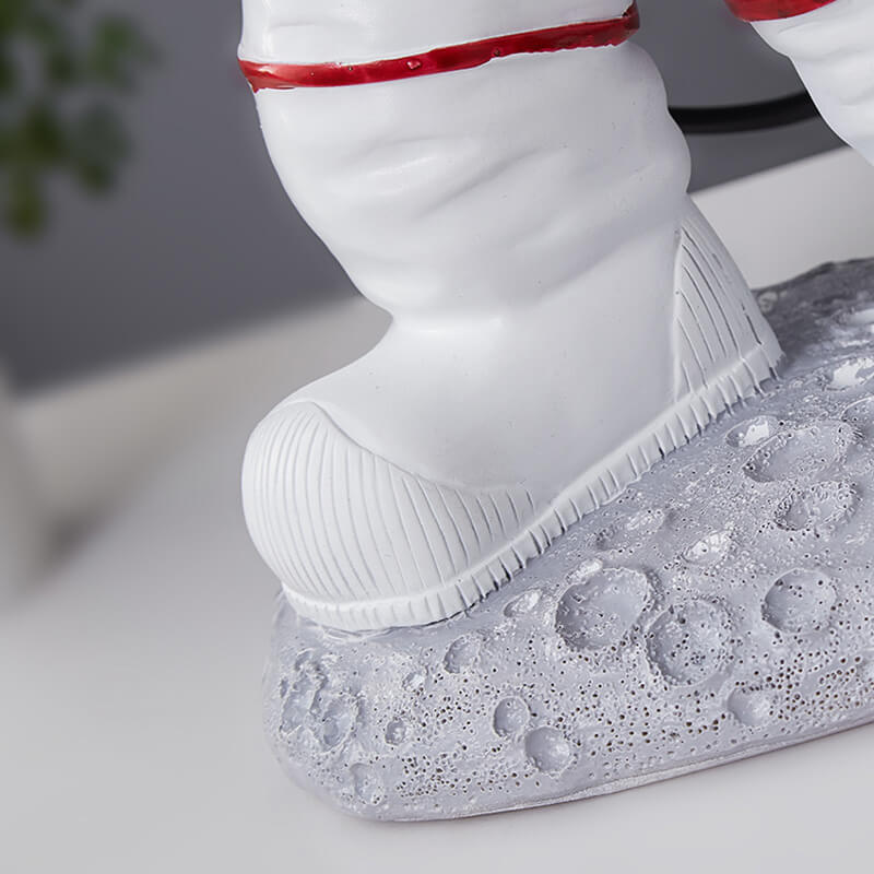 Lighteme Astronaut Resin Table Lamp