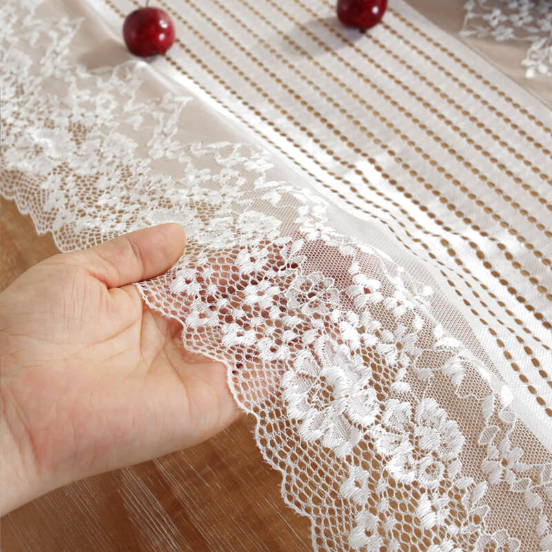 Chemin de table creux en macramé à fleurs Lighteme