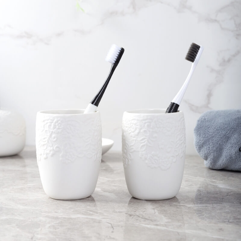 Lighteme Embossed Ceramic Bathroom Set