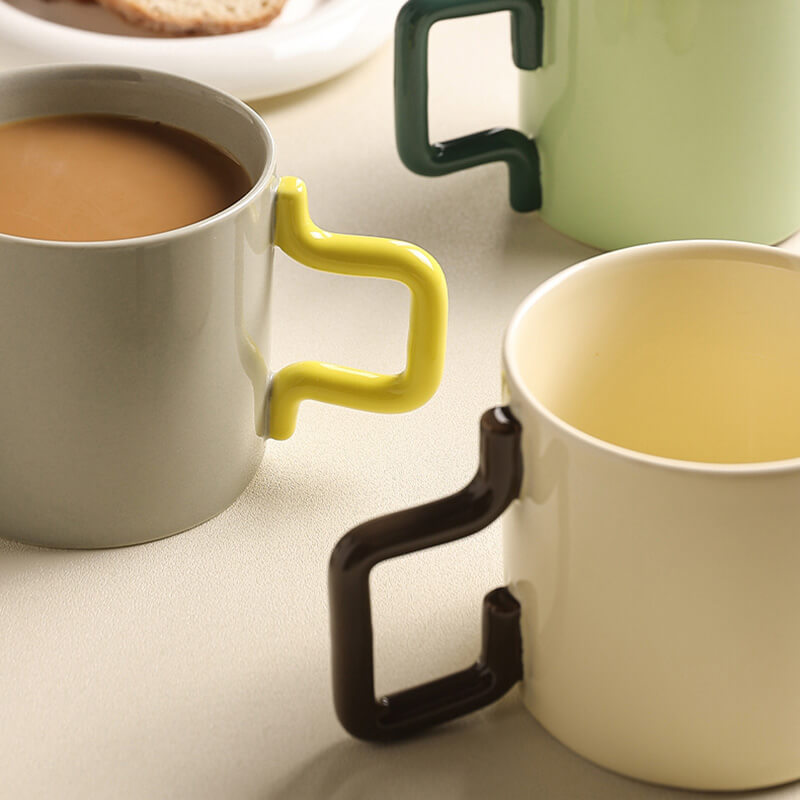 Tasse en céramique à anse géométrique Lighteme