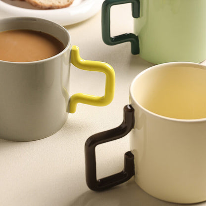 Tasse en céramique à anse géométrique Lighteme