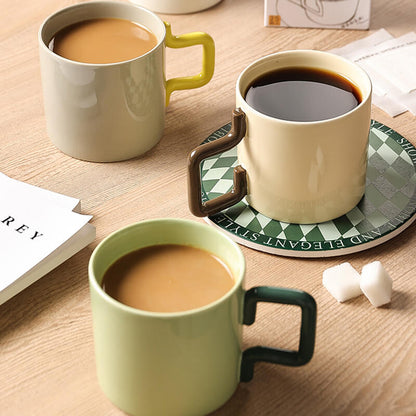 Tasse en céramique à anse géométrique Lighteme