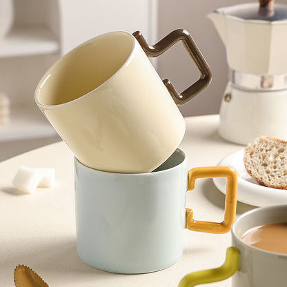 Tasse en céramique à anse géométrique Lighteme