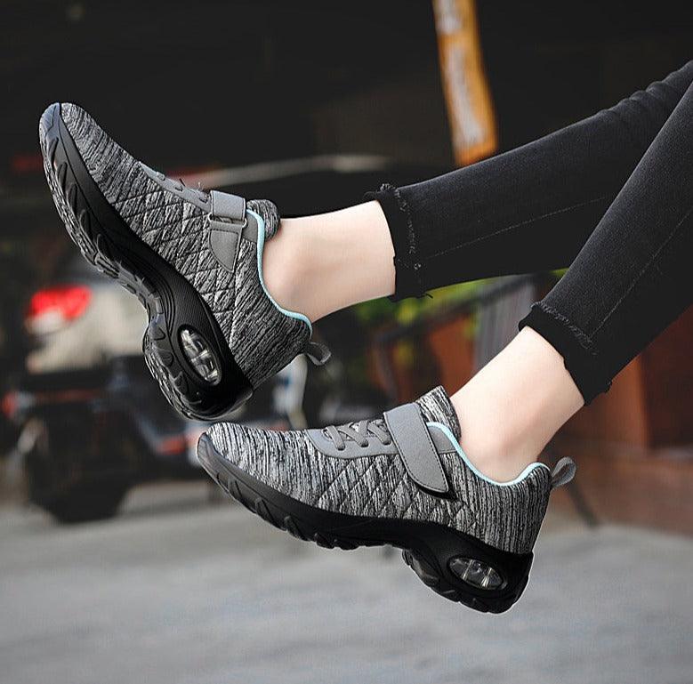 Lighteme Fashionable casual sneakers For Mens and Womens