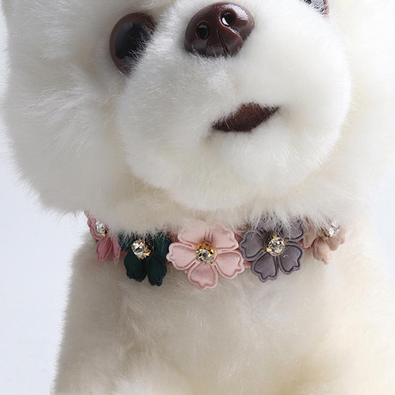Lanière pour chien Lighteme en polyuréthane à motif floral (4 couleurs et 2 tailles)
