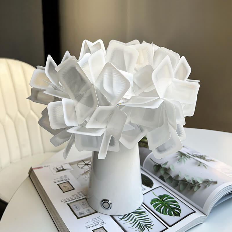 Lighteme Romantic Petal Table Lamp