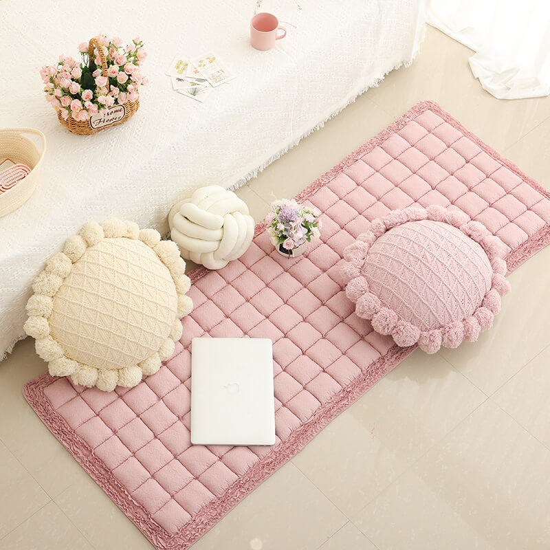 Lighteme Pleated Macrame Grid Rug