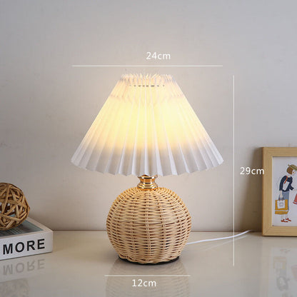 Lampe de table plissée en rotin Lighteme