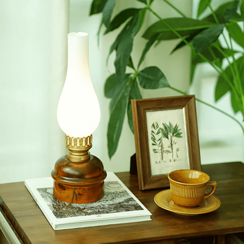 Lampe de table rétro Lighteme en forme de kérosène