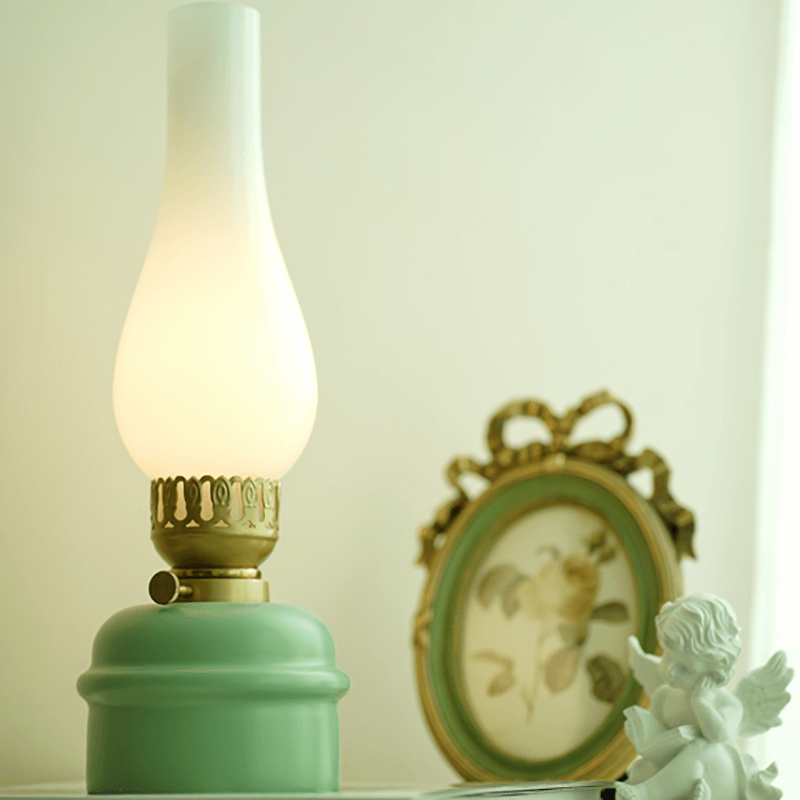 Lampe de table rétro Lighteme en forme de kérosène