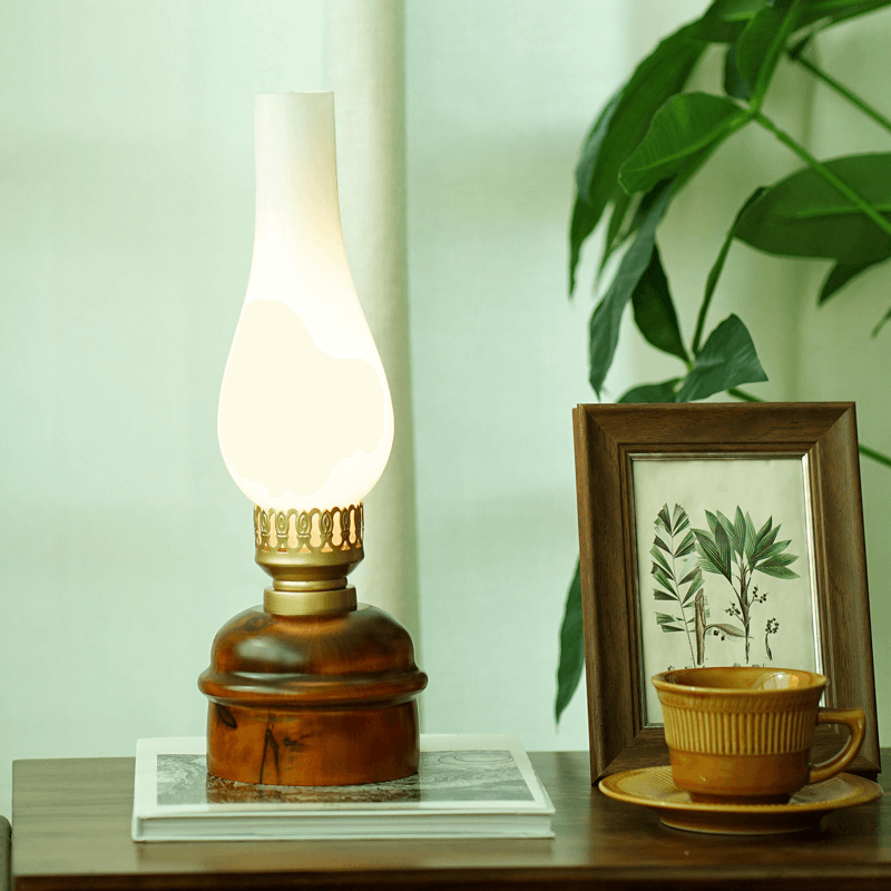 Lampe de table rétro Lighteme en forme de kérosène