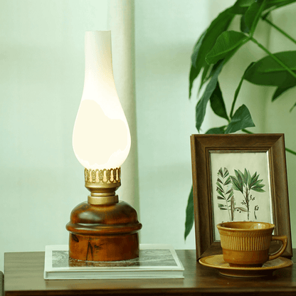 Lampe de table rétro Lighteme en forme de kérosène