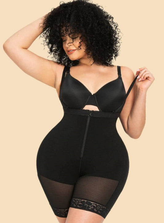 Lighteme Schlankmachender Bodysuit mit Reißverschluss und Po-Lifter in Übergröße 