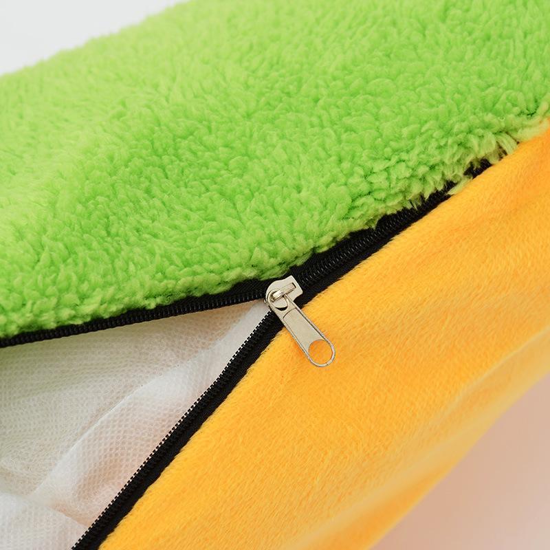 Lit en peluche courte Lighteme, créatif et amusant, en forme de hot-dog (2 tailles)