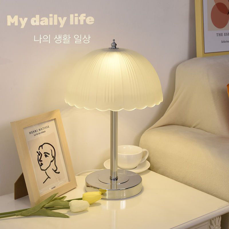 Lighteme Simple Petal Table Lamp