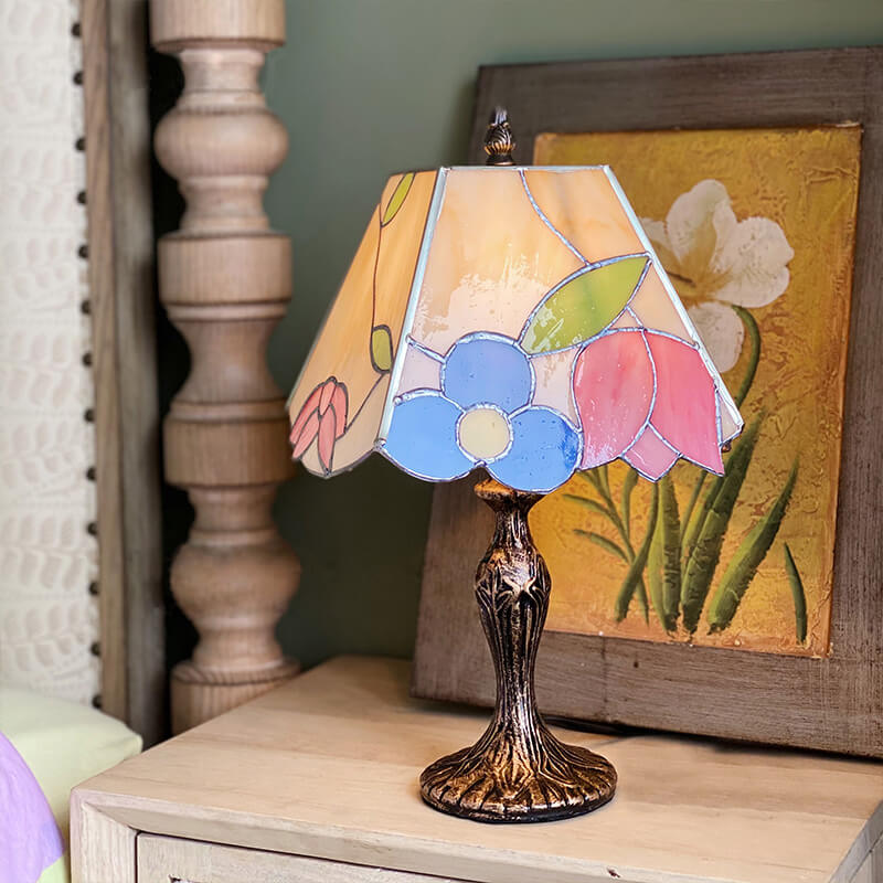 Lighteme Vintage-Tischlampe aus Buntglas