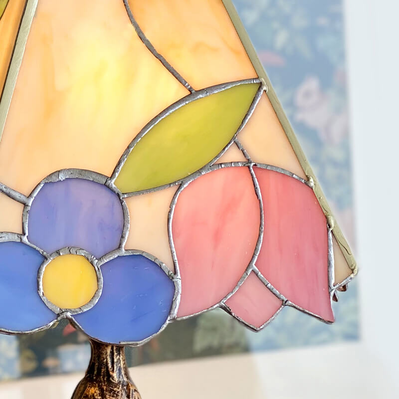 Lighteme Vintage-Tischlampe aus Buntglas