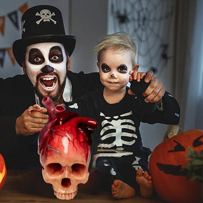 Lighteme Realistische Halloween-Totenkopfskulptur in Herzform