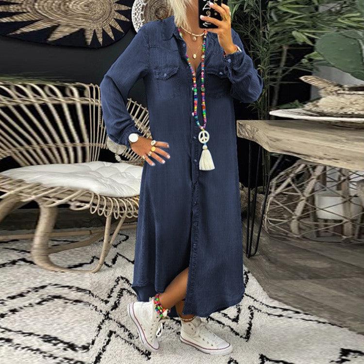 Hellblaues, langes Kleid im Denim-Stil