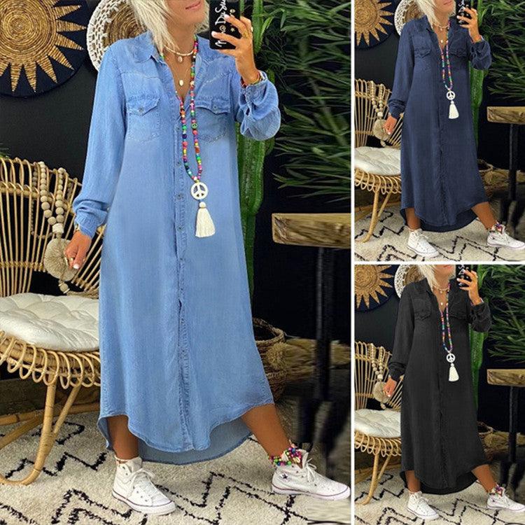 Hellblaues, langes Kleid im Denim-Stil