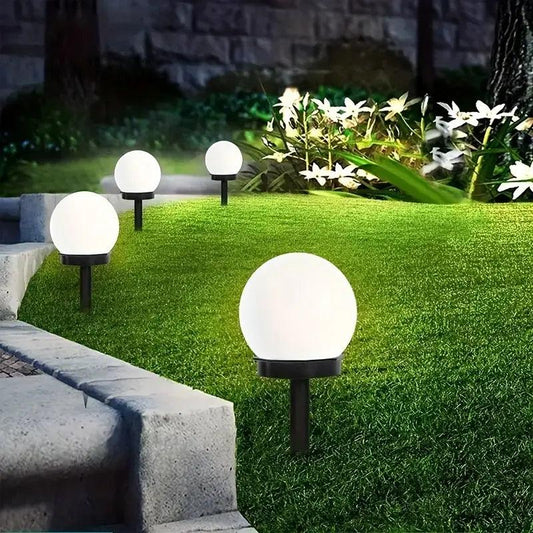 LED-Gartenleuchte mit Solarbetrieb und Kugelform von Lighteme